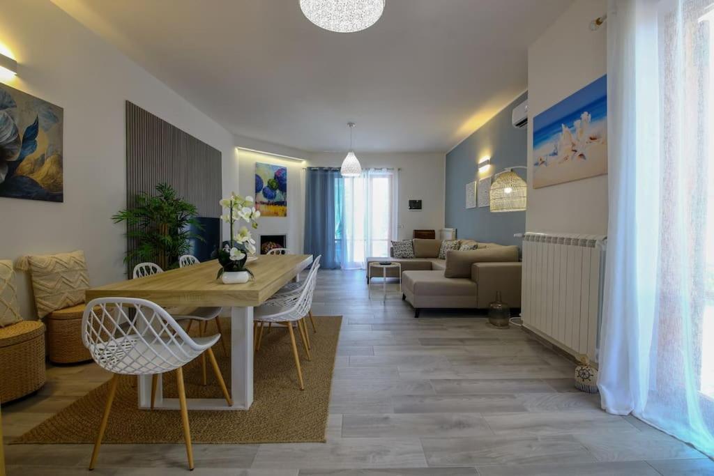 Villa Vera, Accesso Al Mare, Vista Castello, Ac 브린디시 외부 사진
